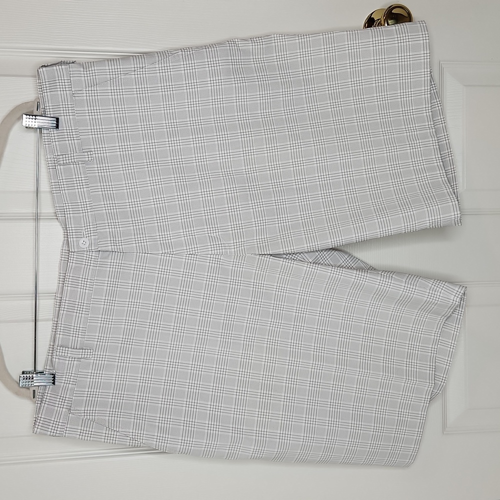 Mens Nike Golf Dri Fit golf shorts grey white plaid size 40